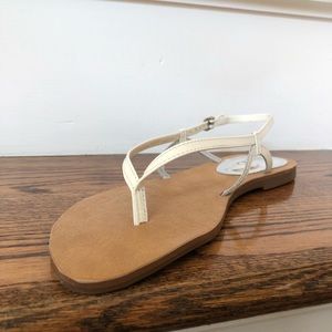 VIA UNO Thong Sandals